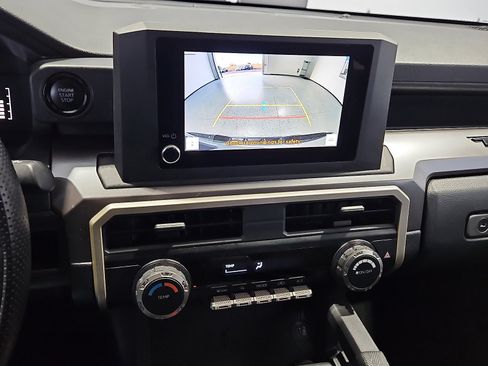 Used 2025 Toyota Tacoma SR5 AWD/4WD image 14