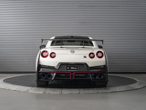 Used 2024 Nissan GT-R NISMO w/ Floor Mat Package AWD/4WD image 4
