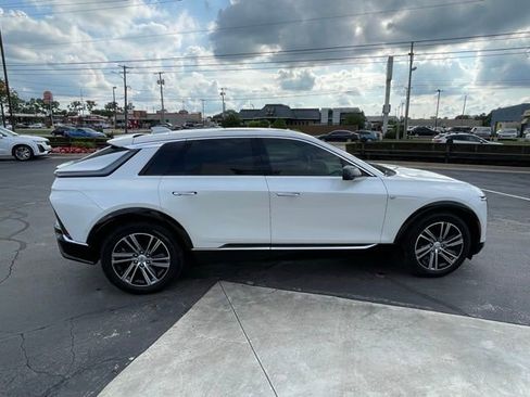 Used 2024 Cadillac Lyriq Luxury AWD/4WD image 4