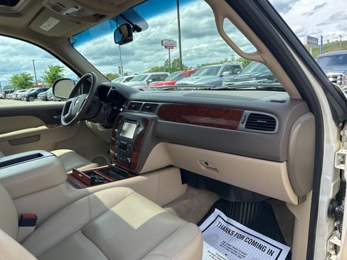 Used 2013 Chevrolet Suburban LTZ AWD/4WD image 41