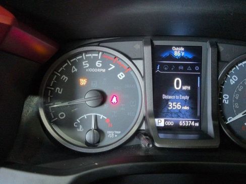 Used 2017 Toyota Tacoma TRD Sport w/ Tow Package (A/T) AWD/4WD image 10