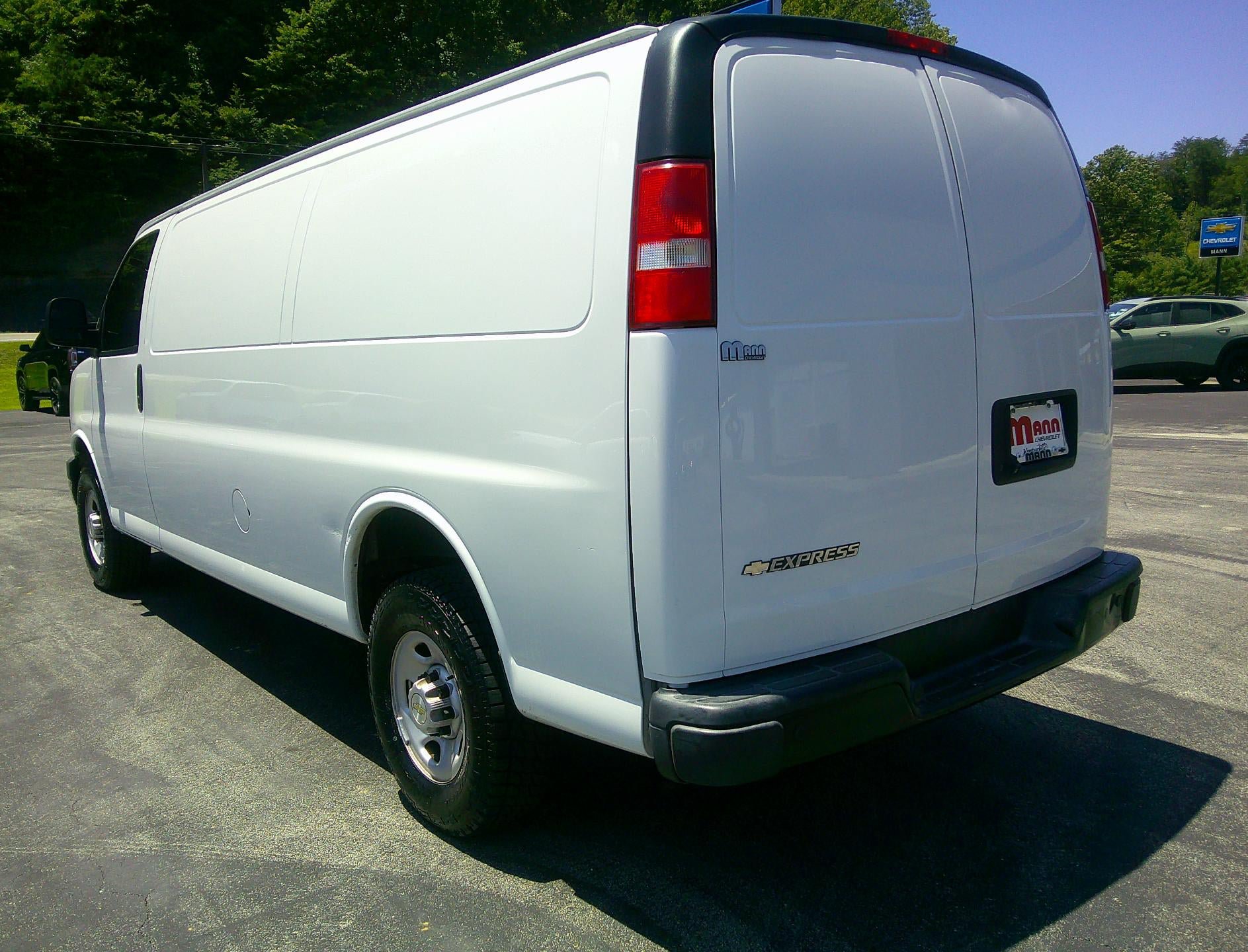 Used 2020 Chevrolet Express 2500 Extended w/ Driver Convenience Package RWD image 3