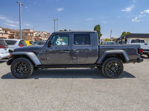 Used 2024 Jeep Gladiator Sport AWD/4WD image 7