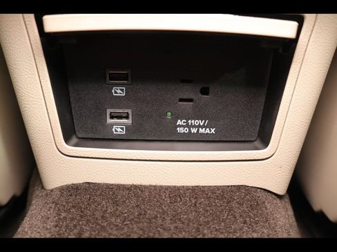 Used 2017 Lincoln Continental Select w/ Technology Package FWD image 27