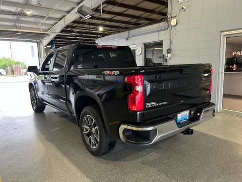 Used 2025 Chevrolet Silverado 1500 LT AWD/4WD image 4