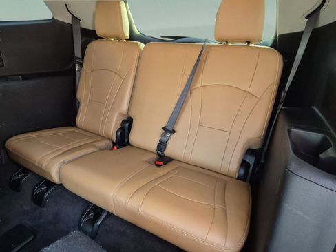 Used 2018 Buick Enclave Essence FWD image 19