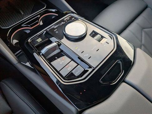 Used 2027 BMW 530i w/ M Sport Package RWD image 15