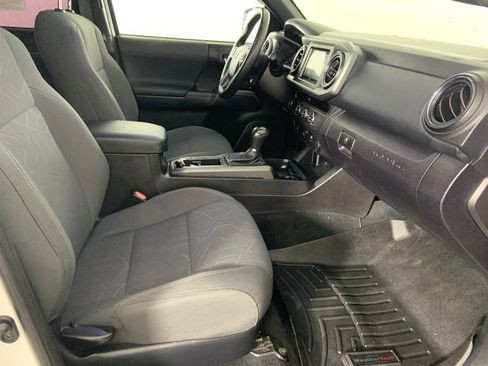 Used 2016 Toyota Tacoma TRD Off-Road image 18