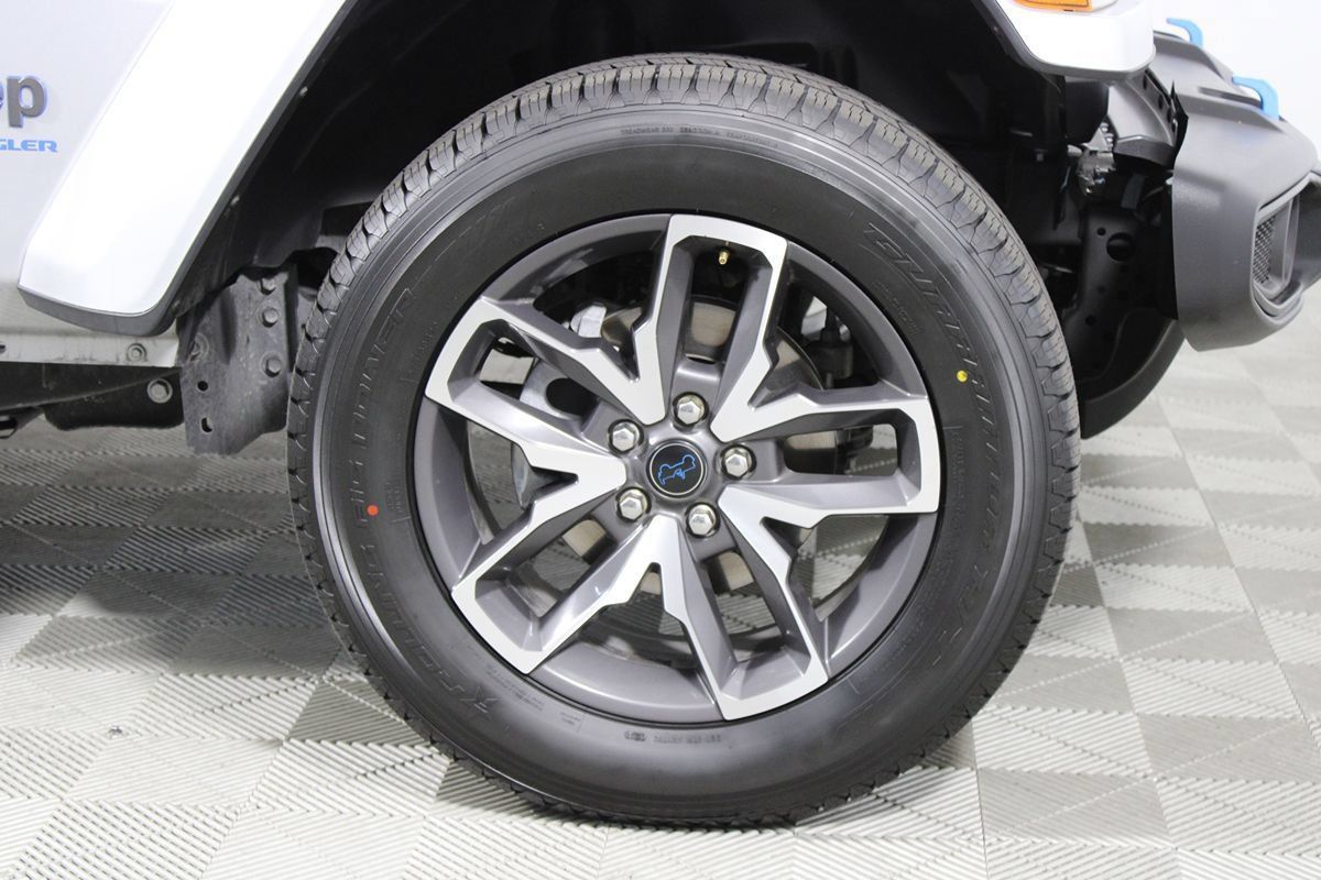 Used 2024 Jeep Wrangler Unlimited AWD/4WD image 36