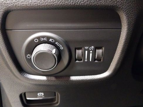 Used 2024 Jeep Grand Cherokee Altitude image 18