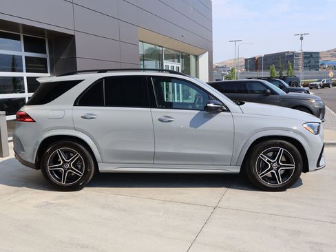 Used 2025 Mercedes-Benz GLE 450 4MATIC image 4