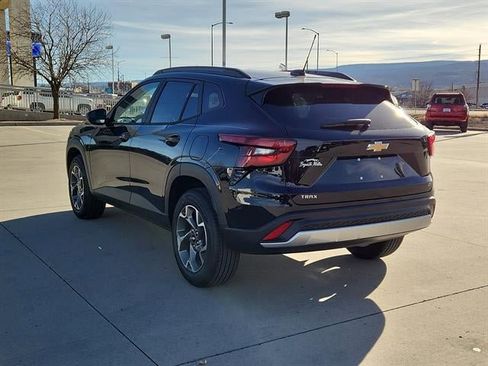 New 2026 Chevrolet Trax LT w/ Driver Confidence Package FWD image 4
