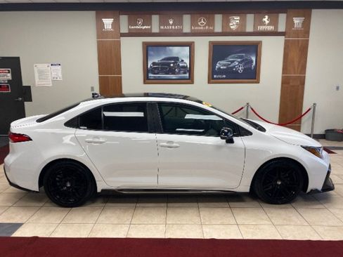 Used 2021 Toyota Corolla SE FWD image 3