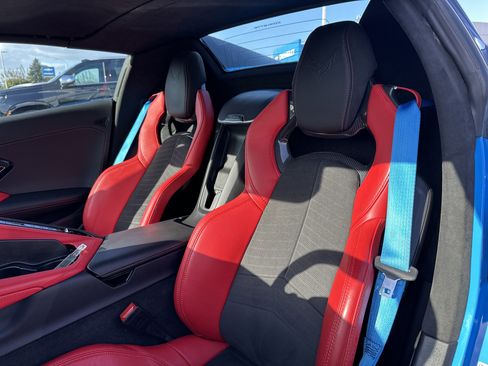 Used 2024 Chevrolet Corvette Stingray Premium Conv w/ Z51 Performance Package image 12