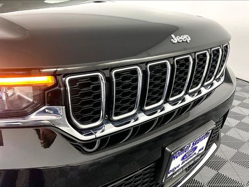 Used 2023 Jeep Grand Cherokee Limited AWD/4WD image 30