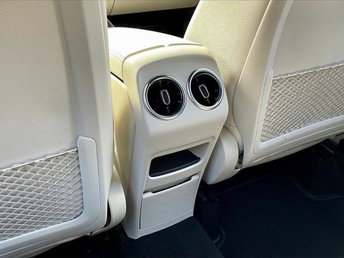 Used 2025 Mercedes-Benz GLA 250 4MATIC image 25