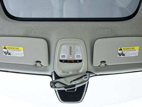 Certified 2025 Volvo XC40 B5 Plus image 21