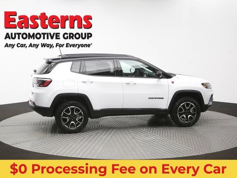 Used 2025 Jeep Compass Trailhawk AWD/4WD image 41