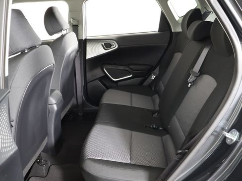 Used 2023 Kia Soul LX w/ LX Technology Package FWD image 31