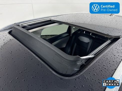Certified 2022 Volkswagen Taos SEL w/ Panoramic Sunroof Package image 22