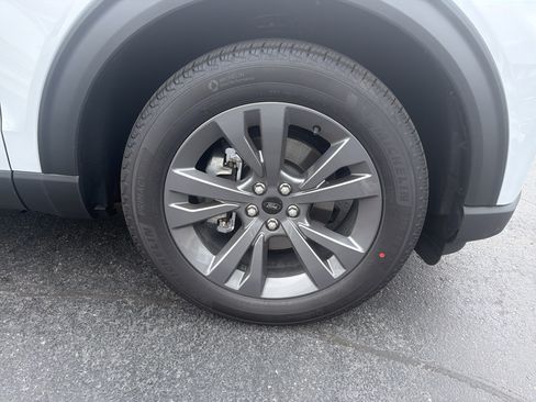 New 2026 Ford Explorer Active w/ Active Comfort Package AWD/4WD image 6