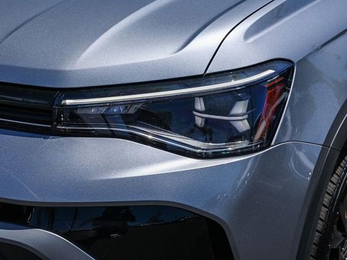 New 2025 Volkswagen Taos SE image 21