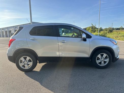 Used 2020 Chevrolet Trax LS w/ Tint and Cruise Package FWD image 4