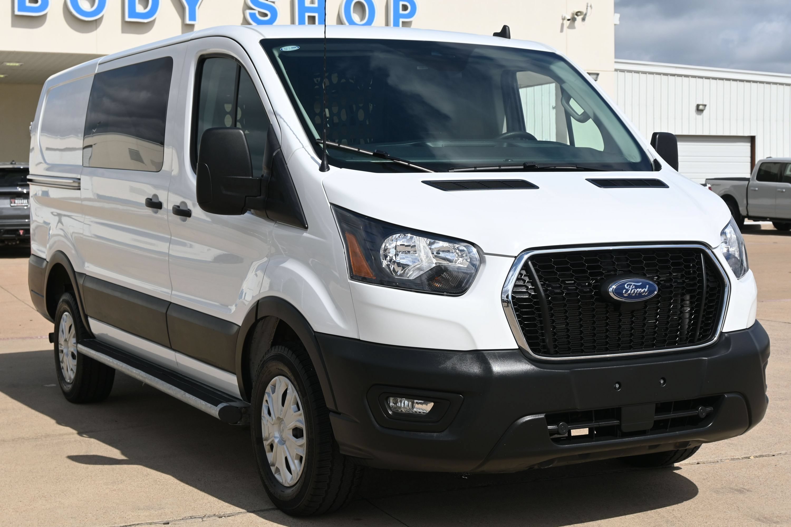Used 2025 Ford Transit 250 Low Roof w/ Exterior Upgrade Package RWD image 12
