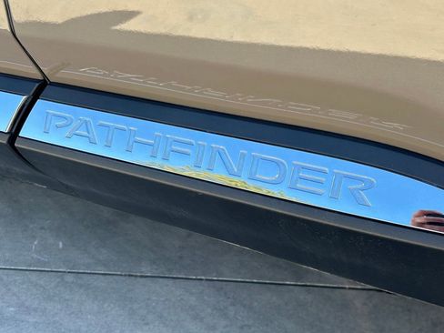 Used 2023 Nissan Pathfinder Platinum image 16