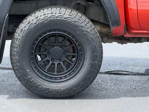 Used 2018 Toyota Tacoma TRD Off-Road AWD/4WD image 11