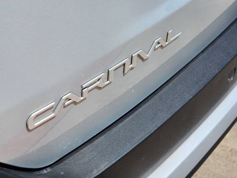 New 2026 Kia Carnival EX FWD image 9