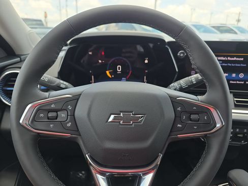New 2026 Chevrolet Trax LT w/ Midnight Edition FWD image 18