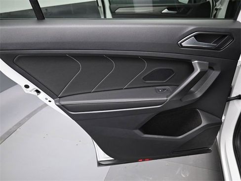 Used 2023 Volkswagen Tiguan SE image 29