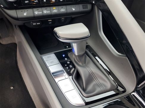 Used 2025 Hyundai Elantra SEL image 30