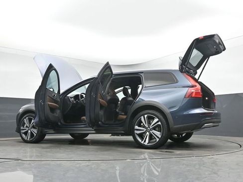 Used 2025 Volvo V60 B5 Cross Country Plus AWD/4WD image 53