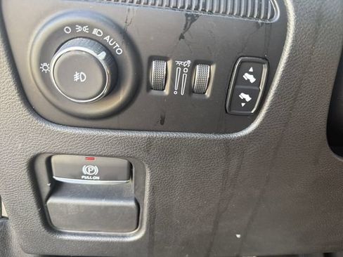 Used 2022 Jeep Wagoneer Series II AWD/4WD image 38
