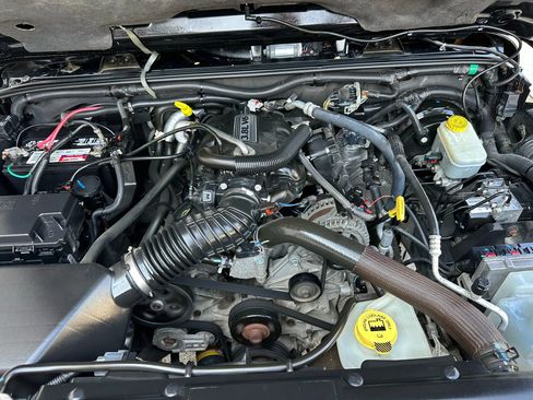 Used 2010 Jeep Wrangler Rubicon w/ Dual Top Group image 36