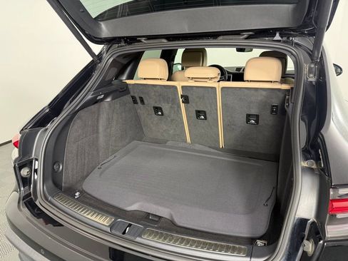 Certified 2023 Porsche Macan image 14