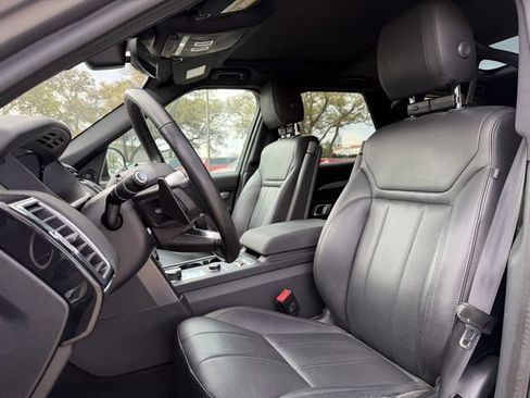 Used 2020 Land Rover Discovery Landmark image 7