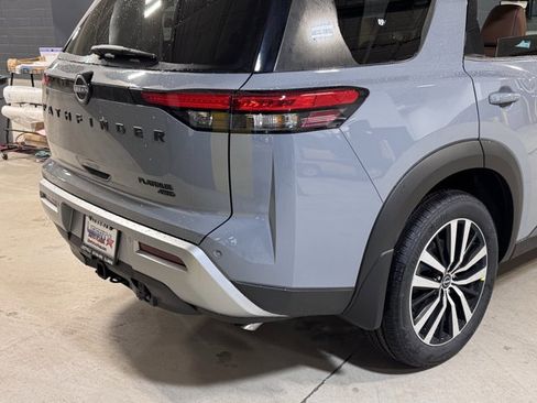 New 2025 Nissan Pathfinder Platinum image 25