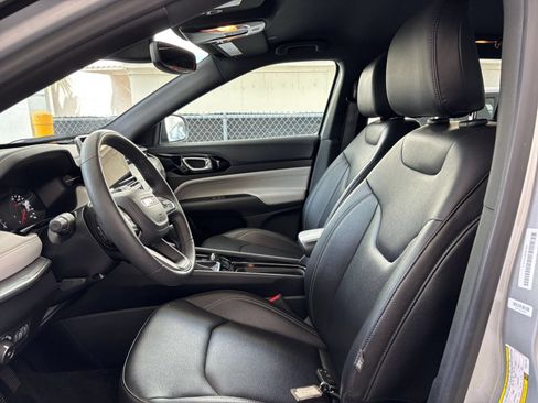 Used 2025 Jeep Compass Limited AWD/4WD image 28