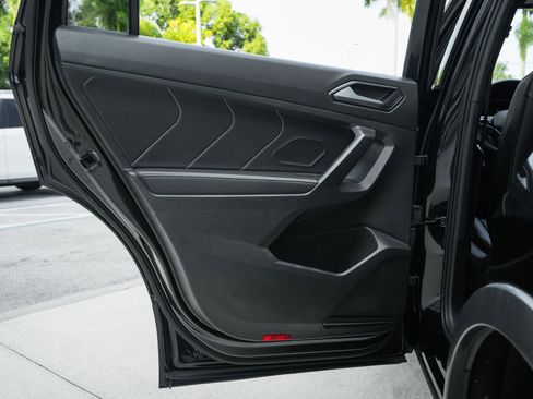 Used 2022 Volkswagen Tiguan SE R-Line image 32