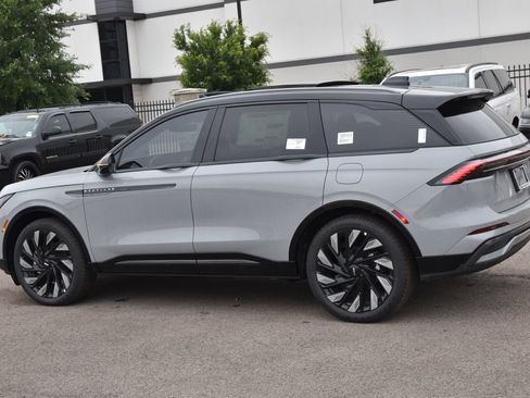 New 2026 Lincoln Nautilus Reserve w/ Jet Appearance Package AWD/4WD image 10