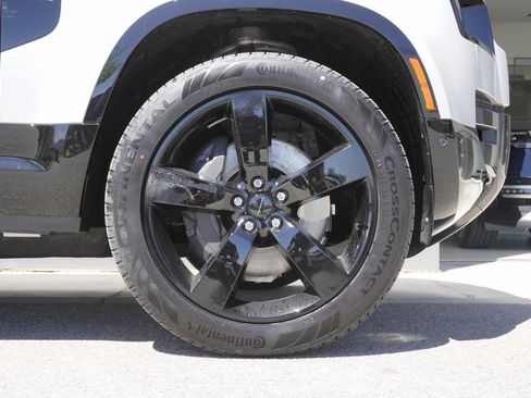 New 2026 Land Rover Defender 110 X-Dynamic SE AWD/4WD image 33