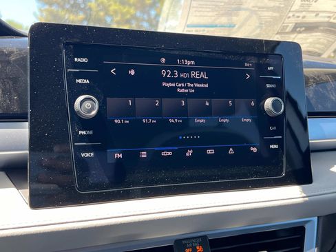 New 2025 Volkswagen Taos SE image 10