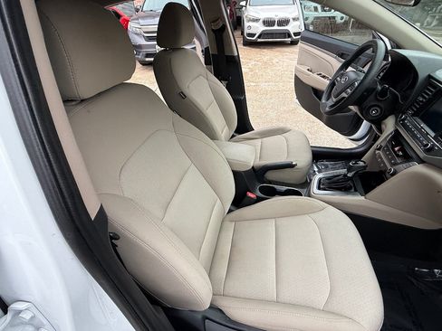 Used 2018 Hyundai Elantra SEL FWD image 16