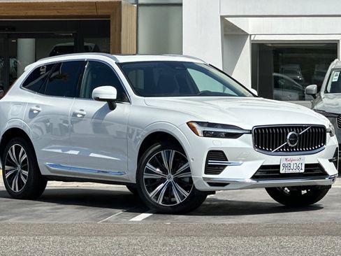 Certified 2023 Volvo XC60 T8 Plus AWD/4WD image 2