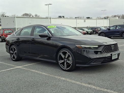 Used 2024 Honda Accord Sport image 3
