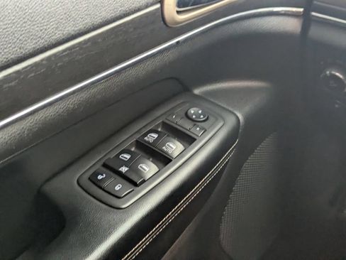 Used 2017 Jeep Grand Cherokee Limited AWD/4WD image 18