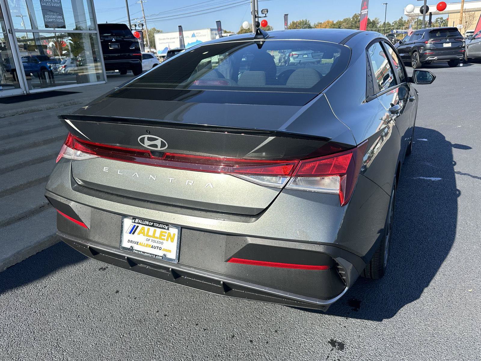 Used 2025 Hyundai Elantra Sport FWD image 11